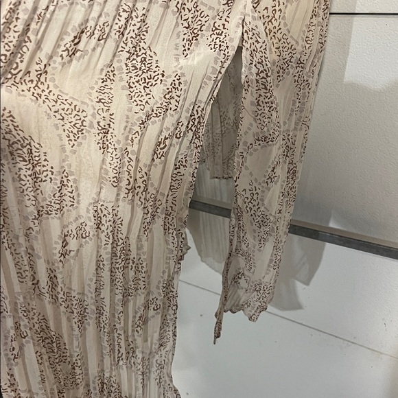 EN SAISON PLEATED MAXI DRESS CREAM SMALL - Picture 9 of 9